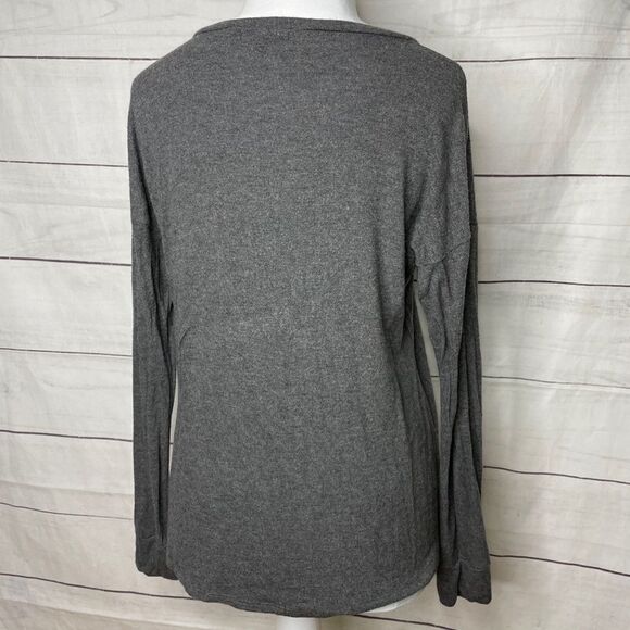 Beyond Yoga long sleeve gray v neck top small - Picture 4 of 8